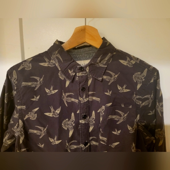 Size small long sleeved black shirt with birds - Picture 1 of 6